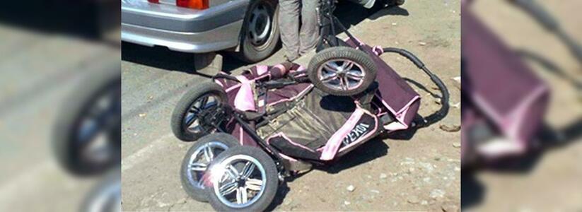 В Новороссийске внедорожник сбил коляску с ребенком и скрылся с места ДТП