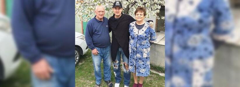 Сын олигарха из сериала «Универ» провел выходные у бабушки под Новороссийском в Натухаевской
