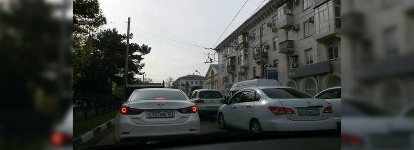 Сегодня утром в Новороссийске стоит Анапское шоссе и улица Советов: что стало причиной заторов?