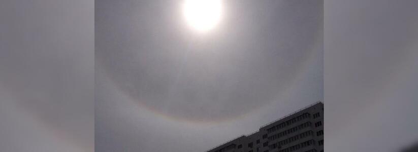 «От увиденного стало жутко!»: жители Новороссийска увидели необычное солнце, как эксперты объяснили оптическое явление?