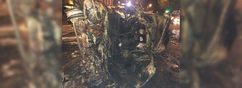 В Новороссийске после аварии взорвалась машина с газовым оборудованием: на видео слышны крики людей
