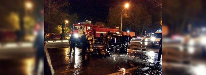 В машине, которая взорвалась после ДТП в Новороссийске, ехала семья с тремя детьми