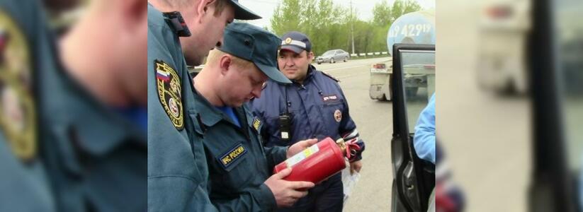 Вместо штрафа — подарок: за знание правил безопасности новороссийским водителям будут дарить огнетушители