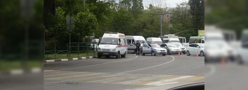 Сегодня утром в Новороссийске экстренно перекрыли движение на Анапском шоссе