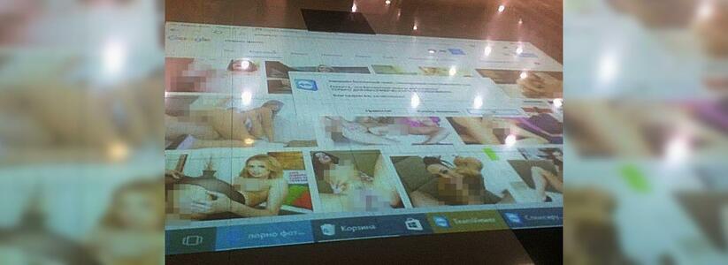 На Кубани в торговом центре транслировали порно фотографии