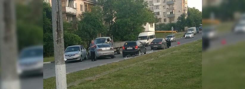 В Новороссийске произошло массовое ДТП с участием четырех автомобилей