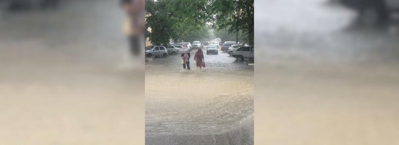 Ливень в городе - новороссийцы снимают потоп на видео