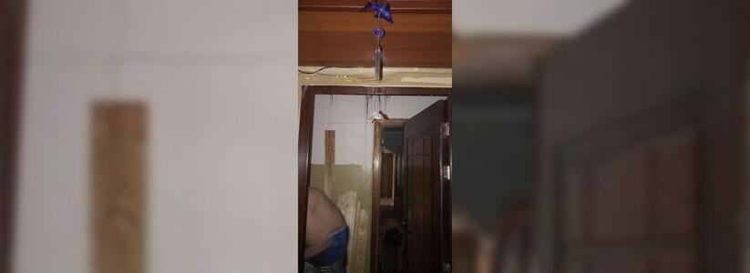 Новороссийскую квартиру на 10-ом этаже затопило во время мощного ливня: мальчик 11-ти лет получил сильнейший удар током