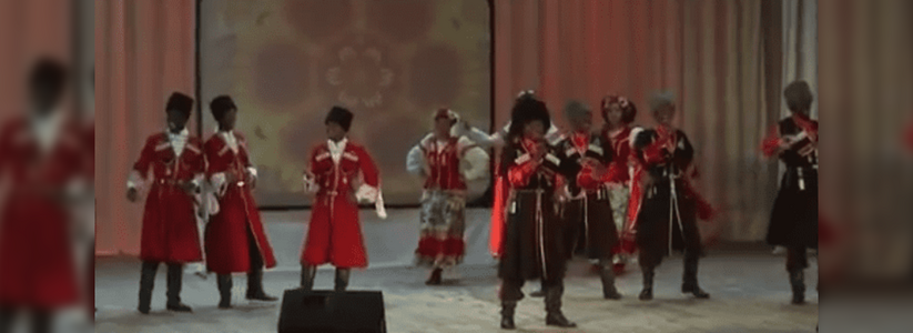 Артистов попросили снять погоны с казачьей формы: в Новороссийске выступила фолк-группа «Маруся»