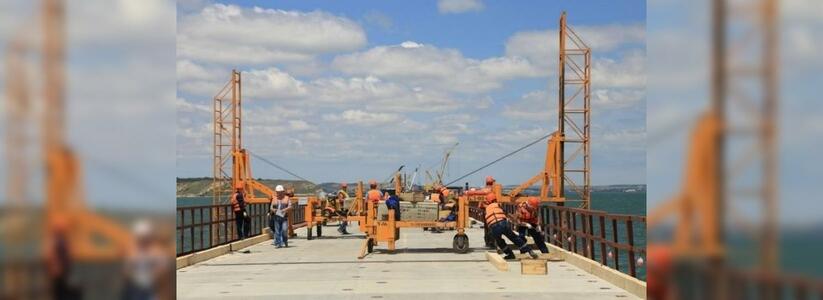 Изнуряющая жара: строители Керченского моста из-за сильного зноя отдыхают каждый час