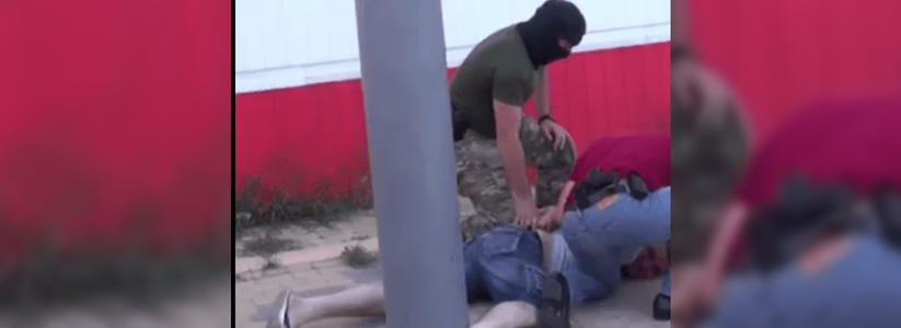 В Новороссийске ФСБ задержала этническую преступную группировку: спецоперацию сняли на видео