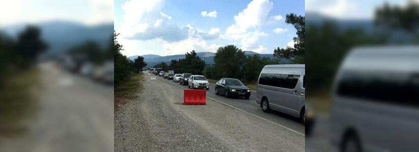 Активисты Геленджика будут дежурить на дорогах: они не пустят машины на обочины