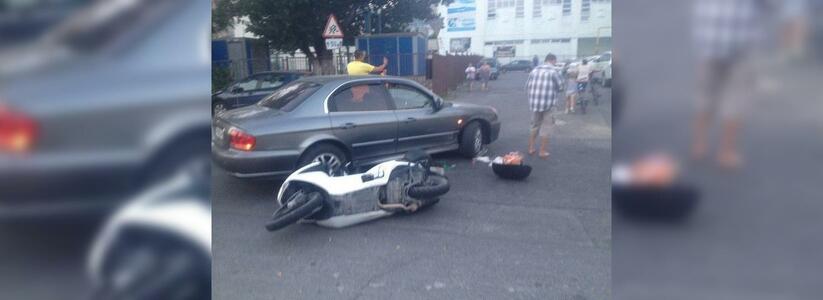 В Новороссийске «Хендай» столкнулся с мопедом : в ДТП пострадал водитель «двухколесника»