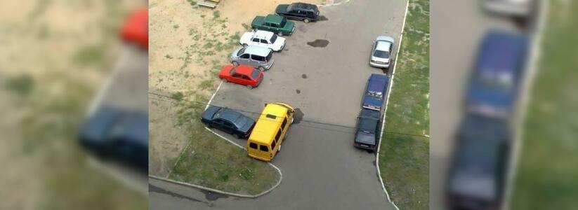 Советы эксперта: что делать, если вам перекрыли выезд с парковки?