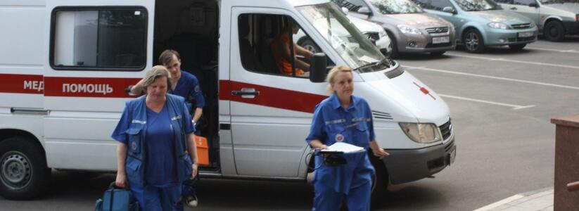 «Он выдернул иголку и начал махать руками и ногами»: в Новороссийске буйный пациент напал на фельдшеров скорой помощи