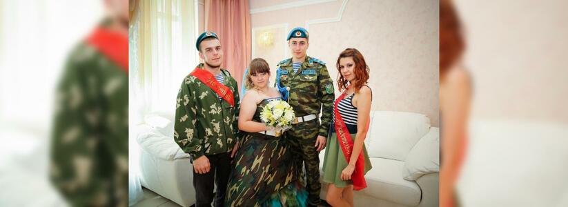 Парень, отслуживший в Новороссийске, сыграл свадьбу в стиле ВДВ: фотографии с креативного торжества