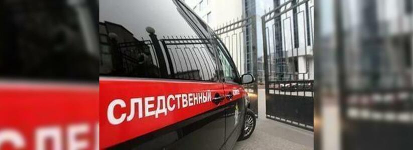 «Когда полиция ее выводила, она кричала, падала»: в Новороссийске женщина зарубила сожителя топором