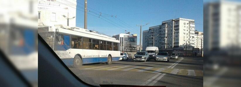 Женщина за рулем троллейбуса сбила пешехода: в Новороссийске ищут свидетелей аварии