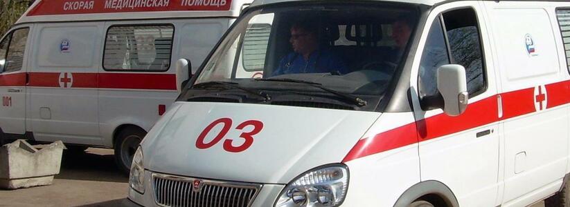 В Новороссийске дорогу не поделили «Лада» и «Рено»: на место происшествия выехала скорая помощь