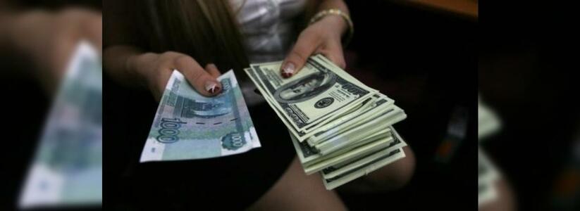 Российская валюта бьет рекорды: впервые с июля 2015 года доллар стоит менее 60 рублей