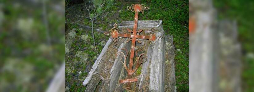 Новороссиец спилил с могилы старинный крест и сдал его в металлолом