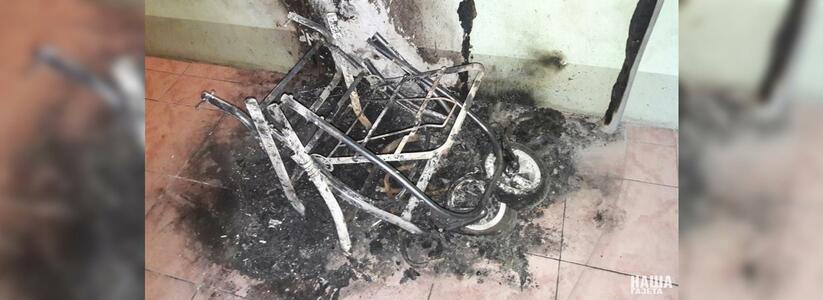 Хулиганы в Новороссийске спалили детскую коляску