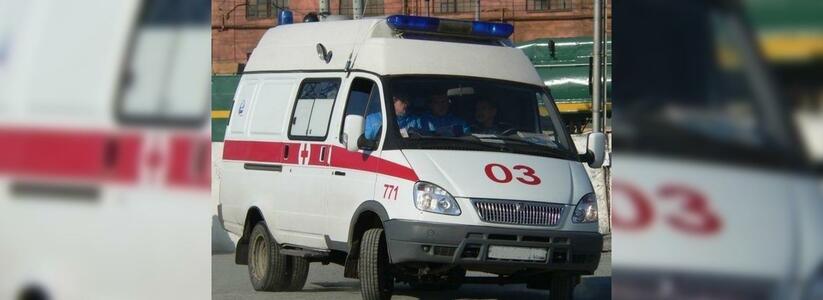В пригороде Новороссийска иномарка сбила сразу двух пешеходов: пострадавшие госпитализированы