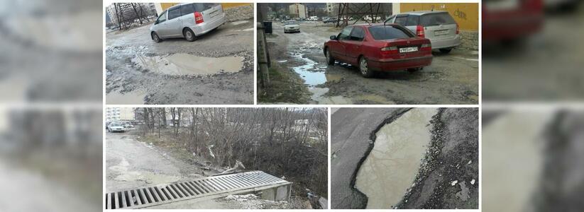 Жители 13-го микрорайона Новороссийска жалуются на разбитые дороги и вечную грязь
