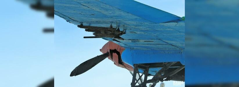В Новороссийске памятник самолету ИЛ-2 разваливается на глазах