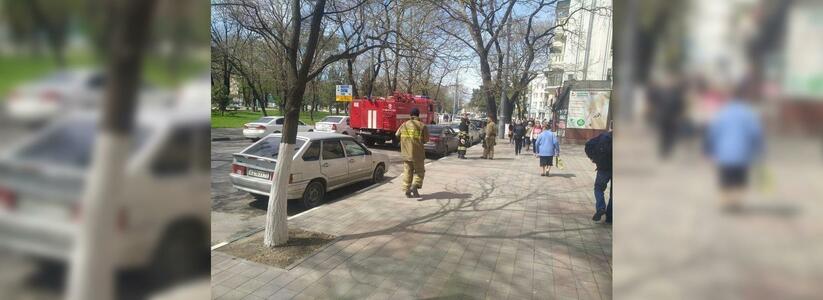 Из здания «Ростелекома» в Новороссийске эвакуировали людей: появилось видео происшествия