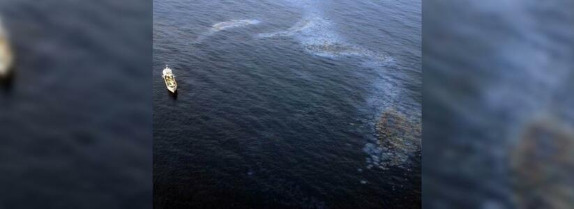 Власти Кубани опасаются, что крушение судна в Керченском проливе может нанести вред окружающей среде.