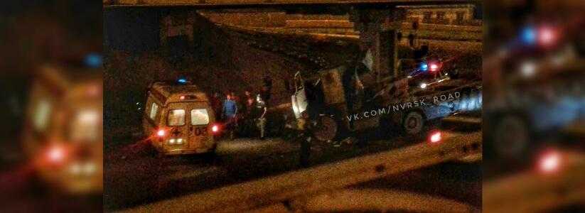 Под Новороссийском грузовой автомобиль влетел в опору моста: пассажир госпитализирован