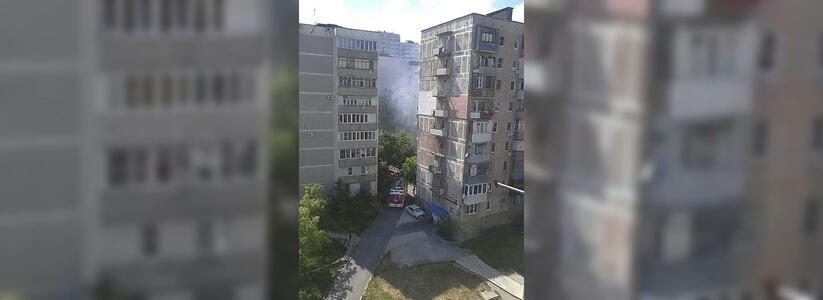 В Новороссийске неизвестный проник в пустующую квартиру и совершил поджог