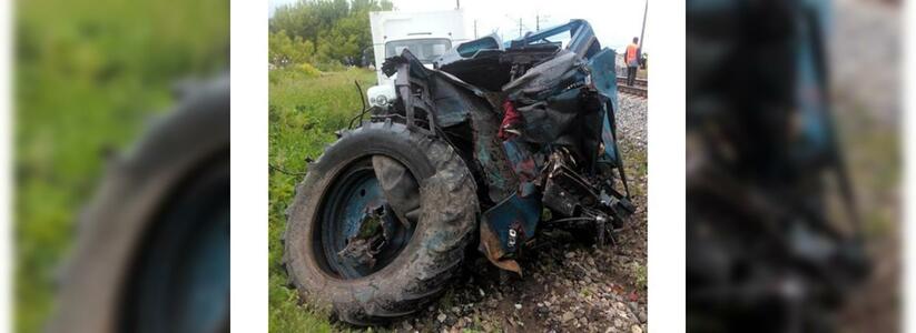 Поезд «Новороссийск – Воркута» протаранил трактор: водитель погиб на месте