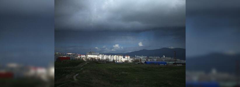 Новороссийск заливает дождь: синоптики рассказали, сколько еще будет длиться непогода