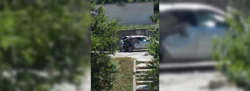 В Новороссийске в багажнике авто взровался огнетушитель