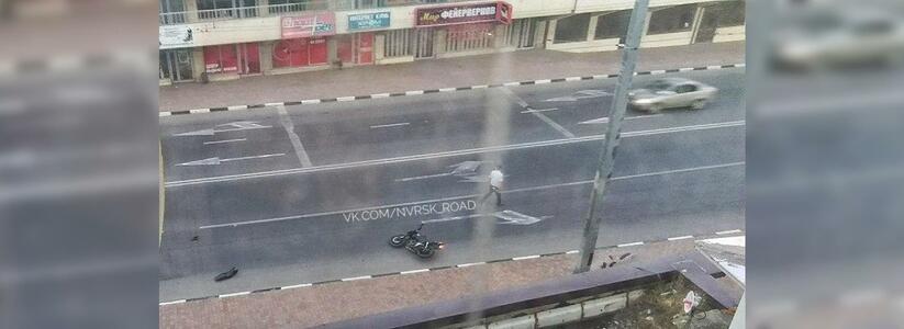 В Новороссийске мужчина бросил мотоцикл на дороге и скрылся от ДПС