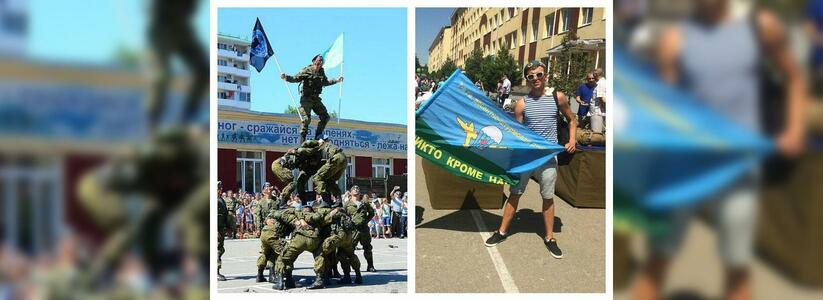 Поздравить десантников в городе-герое собрались 700 военнослужащих и 1 500 гражданских человек.