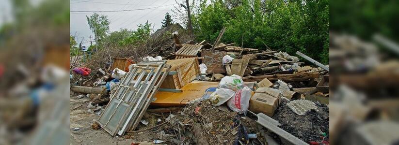 С лесополосы в окрестностях Новороссийска вывезли восемь «КАМаЗов» строительного мусора