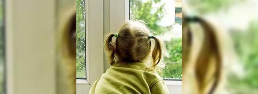 В Новороссийске пятилетняя девочка выпала из окна