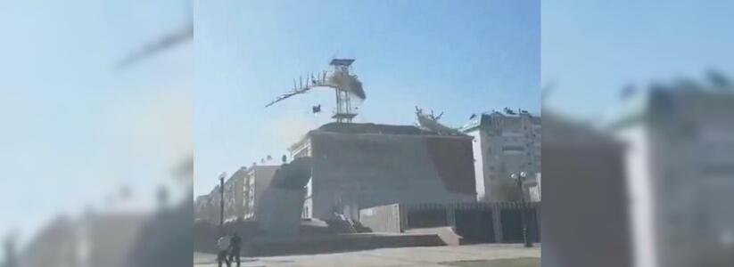 В Сети появилась видеоподборка самых разрушительных моментов норд-оста в Новороссийске