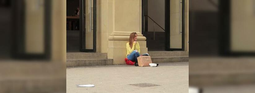 Новороссийка просила деньги на новый iPhone на улицах Барселоны
