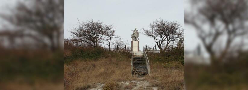 Забытые герои: новороссийцы обеспокоены состоянием памятника Великой Отечественной войны