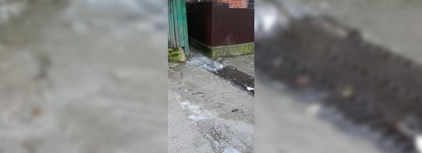 Жители частного сектора Новороссийска мучаются из-за забитой ливневки