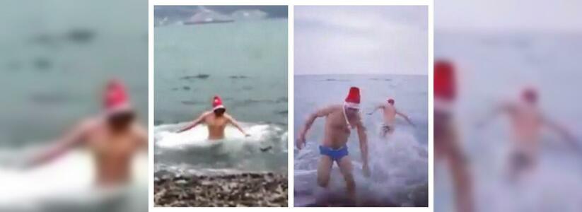 Новороссийцы искупались в море в канун Нового года