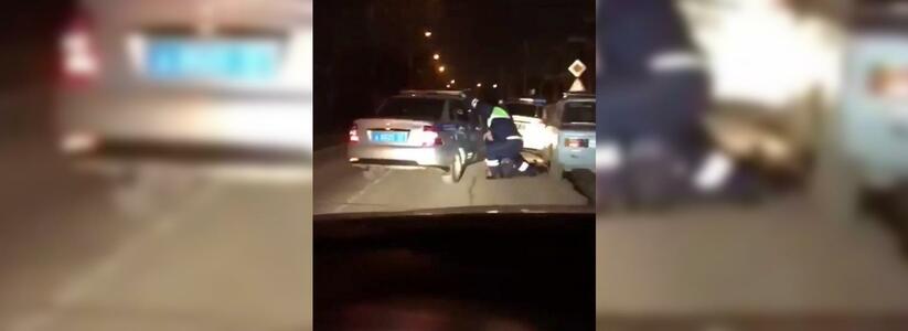 Жители Новороссийска сняли на видео задержание водителя