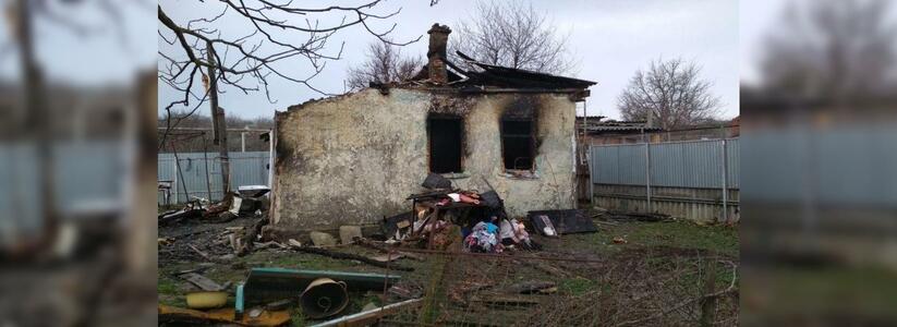 Под Новороссийском пожар полностью уничтожил дом пенсионерки: сейчас женщина остро нуждается в помощи
