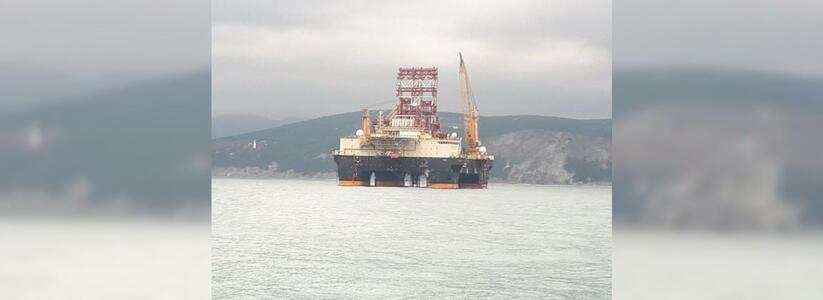 Появилась информация, что в Черном море под Новороссийском приостановлено разведочное бурение по добыче нефти