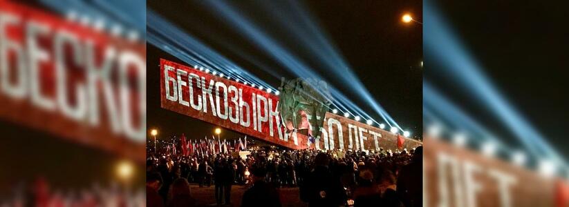 Свечи в окнах и алые гвоздики: в Новороссийске прошла 50-ая акция «Бескозырка»