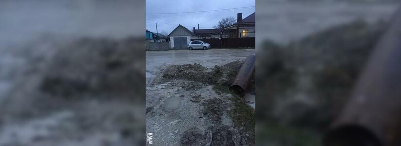 Жители пригорода Новороссийска не могут проехать к своим домам из-за незавершенного ремонта